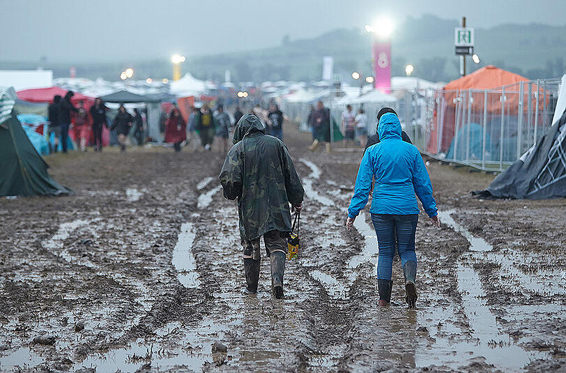 Bei einem Blitzeinschlag auf dem "Rock am Ring"-Festival wurden 51 Menschen verletzt - 15 davon schwer. Zwei Personen mussten reanimiert werden.