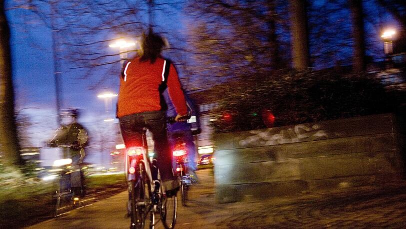 Mit funktionierender Beleuchtung geht's sicher durch den Verkehr. Mit funktionierender Beleuchtung geht's sicher durch den Verkehr.