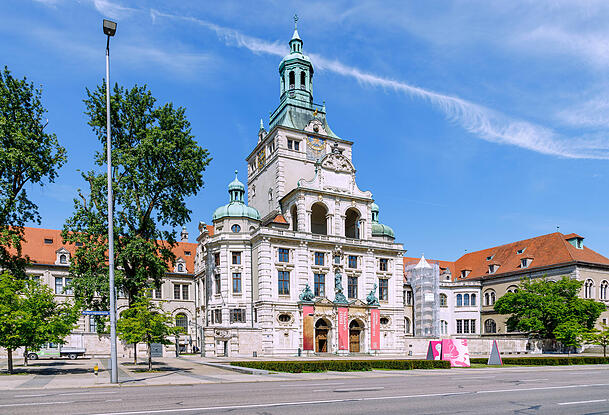 Diesem Sonntag feiert das Bayerisches Nationalmuseum sein Sommerfest. Der Eintritt ist frei. Diesem Sonntag feiert das Bayerisches Nationalmuseum sein Sommerfest. Der Eintritt ist frei.
