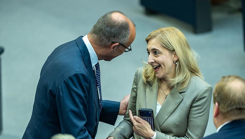 Ministerin Nina Warken (CDU) warb f&uuml;r das Spargesetz.