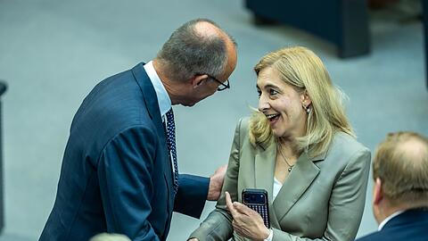 Ministerin Nina Warken (CDU) warb f&uuml;r das Spargesetz.