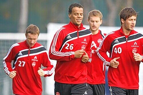 Beförderung: Die Jung-Profis Michael Mendler, Timothy Chandler und Marvin Plattenhardt (v.l.) sind nicht nur im Trainingslager in Belek fester Bestandteil des Club-Kaders.