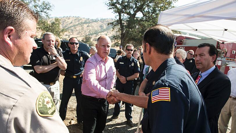 Es seien noch schlimmere Feuerkatastrophen zu befürchten, warnte Jerry Brown. Es seien noch schlimmere Feuerkatastrophen zu befürchten, warnte Jerry Brown.