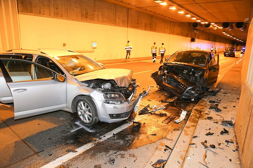 Die Bilder vom schweren Unfall im Farchanter Tunnel auf der B2.