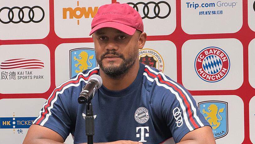 Bayern-Trainer Vincent Kompany bei der Pressekonferenz in Hongkong. Bayern-Trainer Vincent Kompany bei der Pressekonferenz in Hongkong.