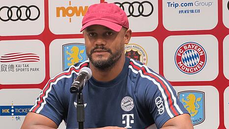 Bayern-Trainer Vincent Kompany bei der Pressekonferenz in Hongkong.