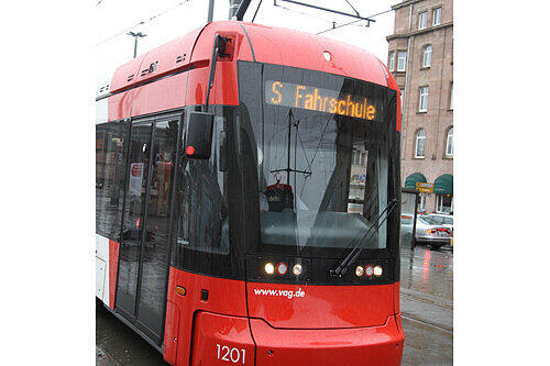 Im Bürger-Test: die neue Straßenbahn.