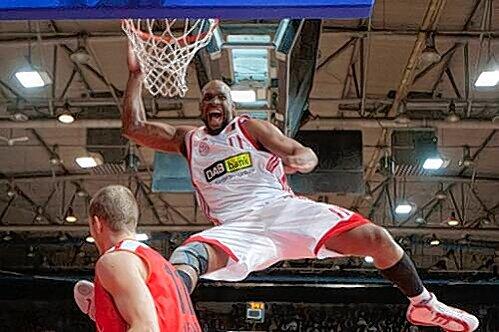 Center Darius Hall machte elf Punkte.