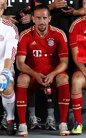 Anstrengender Tag für die Bayern-Kicker: Posing fürs Foto, dann gleich zum Training. Die Bilder von der Säbener