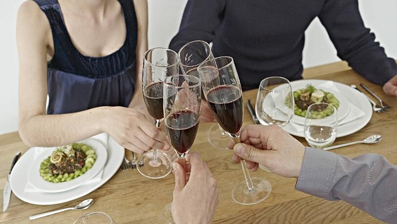 Rotwein ist eine Konstante beim Jumping Dinner, das der AZ-Reporter ausprobiert hat. Rotwein ist eine Konstante beim Jumping Dinner, das der AZ-Reporter ausprobiert hat.