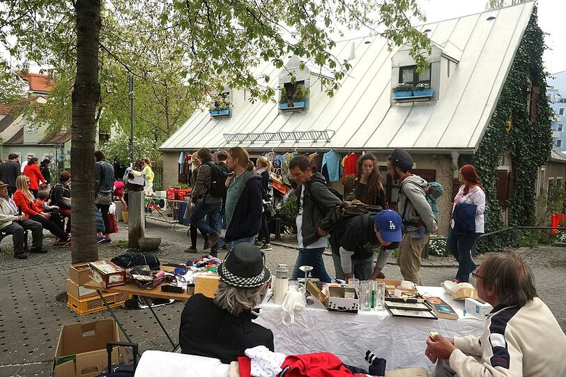 Viele Besucher auch auf dem Haidhausener Hofflomarkt.