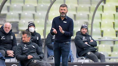 Michael Köllner feiert mit dem TSV 1860 einen 2:0-Derbysieg gegen Türkgücü.