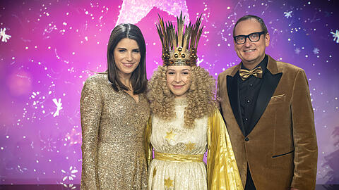 Von links: Moderatorin Sandra Rieß, das Nürnberger Christkind Teresa Windschall und Moderator Volker Heißmann.