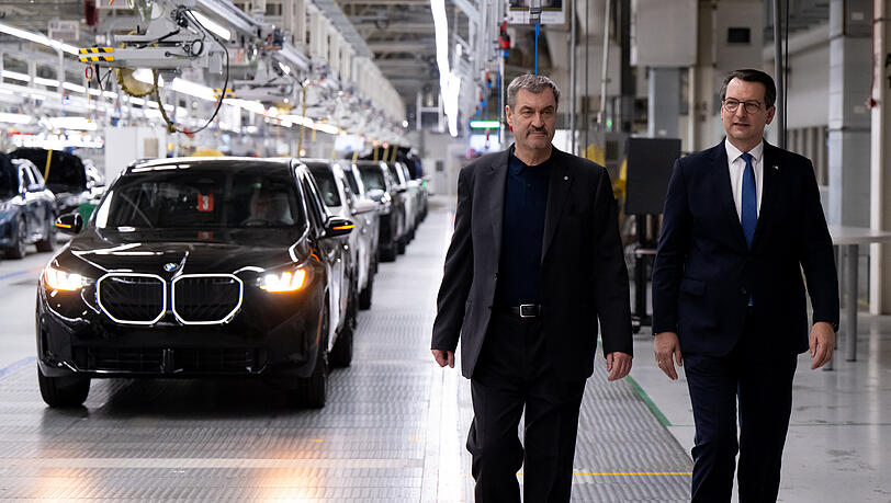 Markus S&ouml;der (CSU), Ministerpr&auml;sident von Bayern, besucht das BMW-Werk Spartanburg und wird von Milan Nedeljkovic, Vorstand f&uuml;r Produktion und designierter Vorstandsvorsitzender der BMW AG, durch das Werk gef&uuml;hrt.
