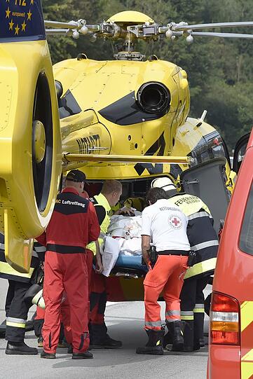 Mega-Stau am Irschenberg: Zwei Lkw krachten am Freitagvormittag ineinander &ndash; die Bilder vom Rettungseinsatz.
