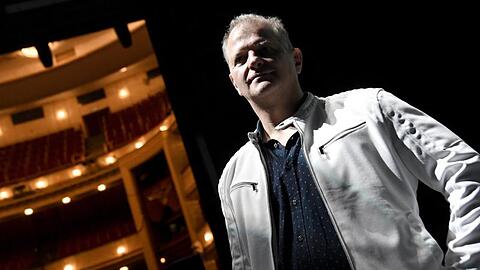 Martin Kusej, designierter Direktor am Burgtheater Wien, steht im Burgtheater. Foto: Hans Klaus Techt/APA