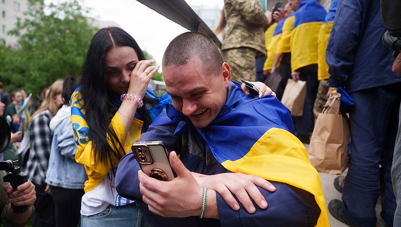 Die Ukraine hat in einer zweiten Etappe des bisher größten Austauschs von Kriegsgefangenen von Russland 307 Verteidiger zurückerhalten.