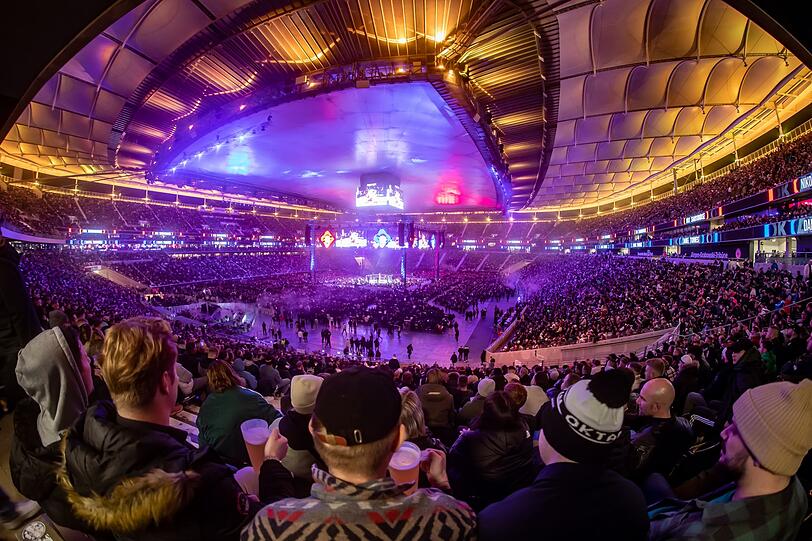60.000 Fans werden erwartet, wenn MMA wieder den Deutsche Bank Park in Frankfurt erobert. Nur zur Erinnerung: 2024 sorgten dort besagte 60.000 für eine der größten MMA-Kulissen weltweit. Free-TV-Nutzer können die Veranstaltung "OKTAGON 94: Die MMA Fightnight live aus Frankfurt" ab 22.45 Uhr sehen, bei RTL+ laufen die Kämpfe ab 17.30 Uhr. 60.000 Fans werden erwartet, wenn MMA wieder den Deutsche Bank Park in Frankfurt erobert. Nur zur Erinnerung: 2024 sorgten dort besagte 60.000 für eine der größten MMA-Kulissen weltweit. Free-TV-Nutzer können die Veranstaltung "OKTAGON 94: Die MMA Fightnight live aus Frankfurt" ab 22.45 Uhr sehen, bei RTL+ laufen die Kämpfe ab 17.30 Uhr.