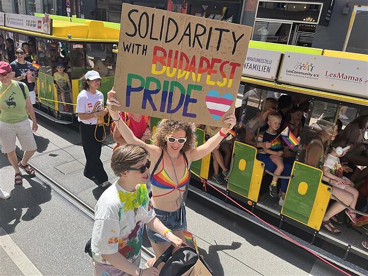 Solidarität mit Budapest.