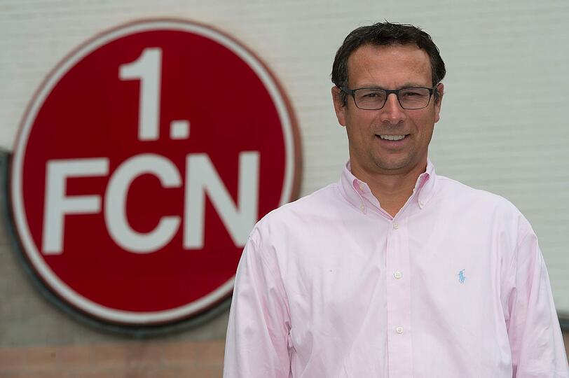 Martin Bader (Sportvorstand 1. FC Nürnberg): &bdquo;Das ist doppelt so 
viel Geld wie der Profi-Etat des 1. FC Nürnberg. Aber Bayern München 
hat sich das erarbeitet, da kann man nur gratulieren.&ldquo;