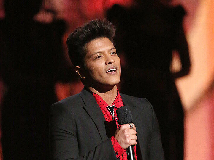 Wenn Freunde Geburtstag haben, lässt Superstar Bruno Mars alles liegen und stehen