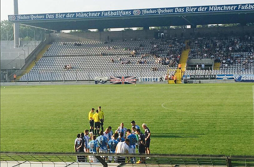Trinkpause bei der Partie gegen Swansea im Grünwalder!