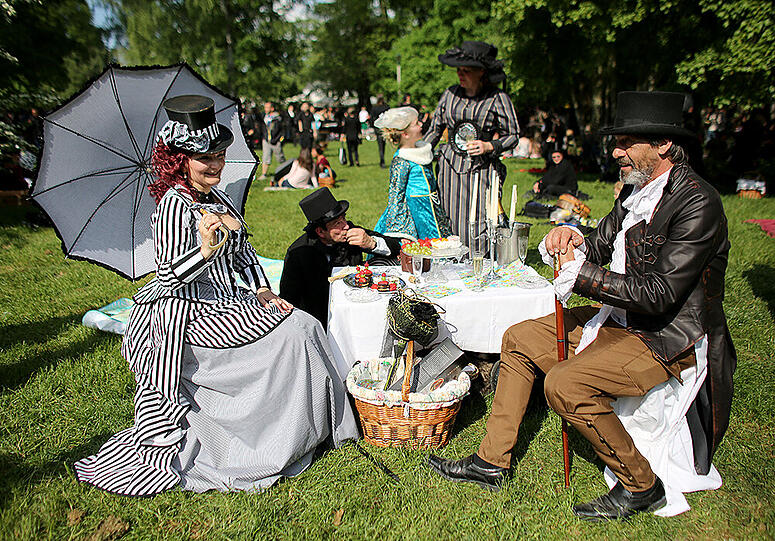 Die schrägsten Kostüme & irrsten Gestalten vom Wave-Gotik-Treffen 2016 in Leipzig