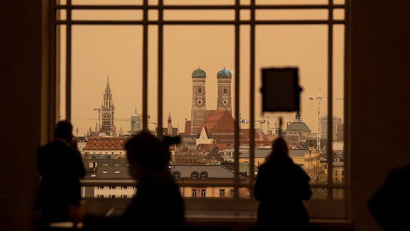 Blick aus dem Landtag auf die Frauenkirche. Blick aus dem Landtag auf die Frauenkirche.