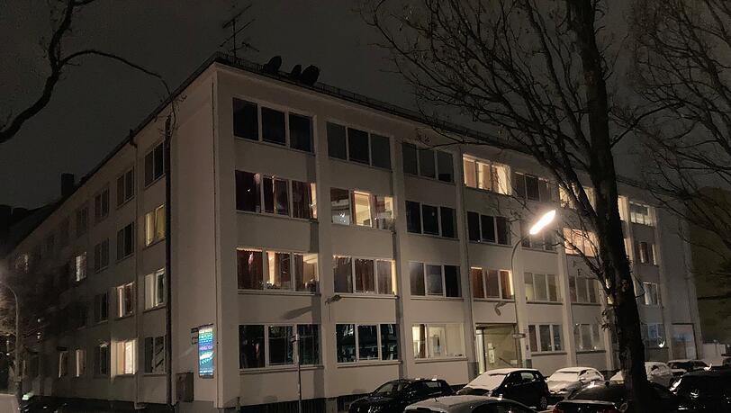 118 Menschen leben in der Gemeinschaftsunterkunft in der Baierbrunner Straße 14.