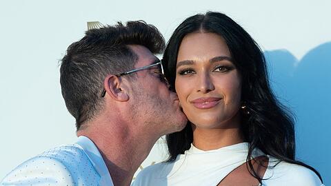 Robin Thicke und seine Partnerin haben rund sieben Jahre nach ihrer ersten Verlobung geheiratet.