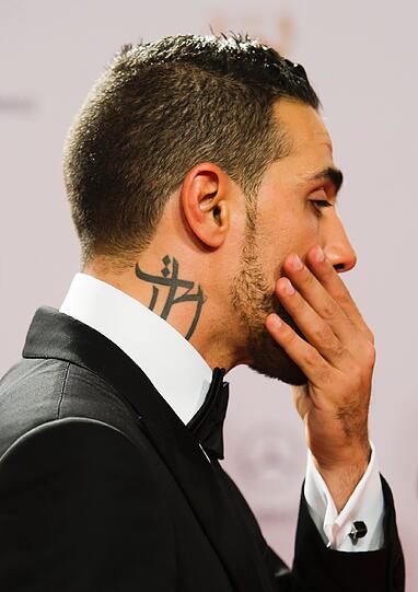 Doch während Bushido jetzt offiziell ernsthafter Hip-Hop-Musiker ist und nicht mehr schwulen- und ausländerfeindlicher Skandalrapper...