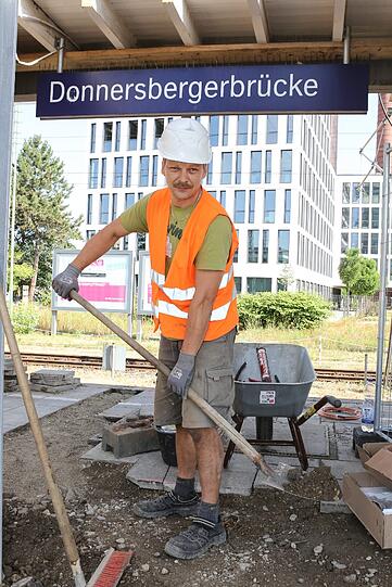 733 967 Menschen arbeiten in München.