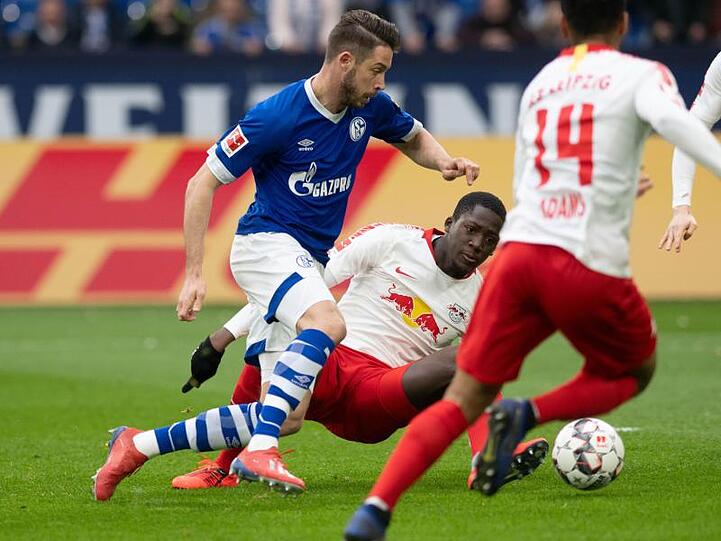 Bekam gegen Leipzig wieder seine Chance: Schalke-Stürmer Mark Uth (l).