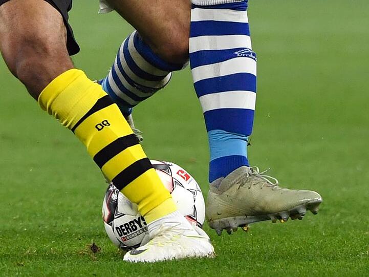 Verspricht stets spannenden Fußball: Das Derby zwischen Schalke und Borussia Dortmund.