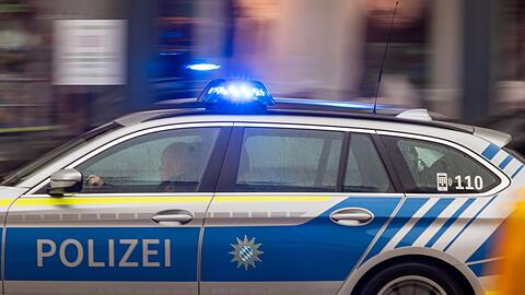 Die Polizei rückte mit mehreren Streifen nach Forstenried aus. (Symbolbild)