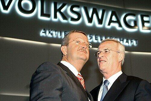 Porsche-Chef Wendelin Wiedeking (l.) mit dem VW-Vorstandsvorsitzenden Martin Winterkorn