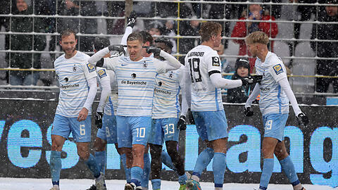 Die Löwen bleiben im Schneegestöber cool und verlängern mit dem Erfolg im ersten Heimspiel 2023 die Amtszeit ihres Coaches.