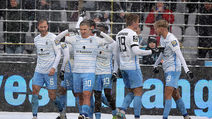 Die Löwen bleiben im Schneegestöber cool und verlängern mit dem Erfolg im ersten Heimspiel 2023 die Amtszeit ihres Coaches.