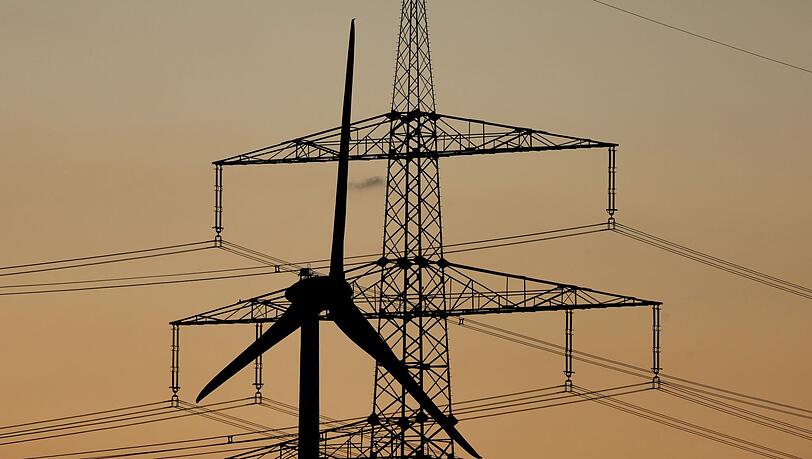 Der Ausbau der Windkraft ist entscheidend f&uuml;r die Energiewende in Deutschland. Doch die Suche nach geeigneten Fl&auml;chen zieht sich in Bayern hin. (Illustration)