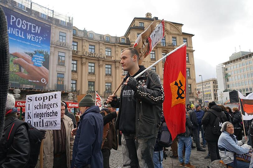 Die Gegendemonstration zur SiKo am Stachus hat begonnen.