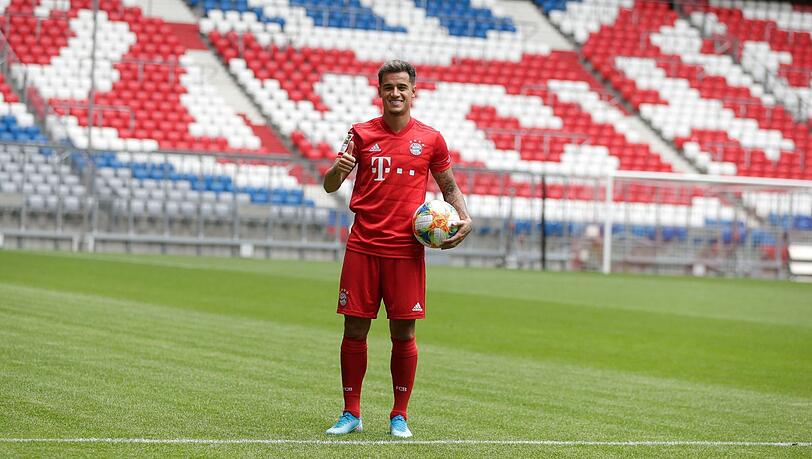 Coutinho bei seiner Vorstellung in der Allianz Arena. Coutinho bei seiner Vorstellung in der Allianz Arena.