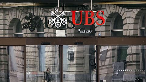 Die EU-Kommission sieht keine Bedenken bei der Übernahme von Credite Suisse durch UBS.