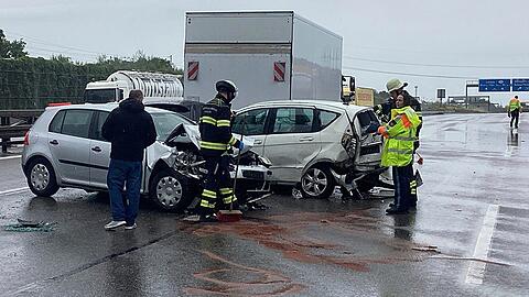 Die Polizei ermittelt zur Unfallursache, &uuml;ber die Schadensh&ouml;he liegen der Branddirektion keine Angaben vor.