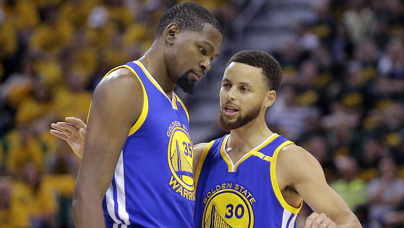 Kongeniales Duo: Die Warriors-Stars Kevin Durant (links) und Stephen Curry. Kongeniales Duo: Die Warriors-Stars Kevin Durant (links) und Stephen Curry.