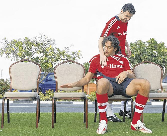Wollen Toni und van Bommel (hinten) Anatoly Timoschtschuk schon mal zeigen, wo sein Platz wäre?