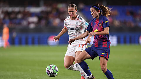 Die beiden aktuell teuersten Fu&szlig;ballerinnen der Welt: Klara B&uuml;hl vom FC Bayern M&uuml;nchen und Aitana Bonmati vom FC Barcelona.