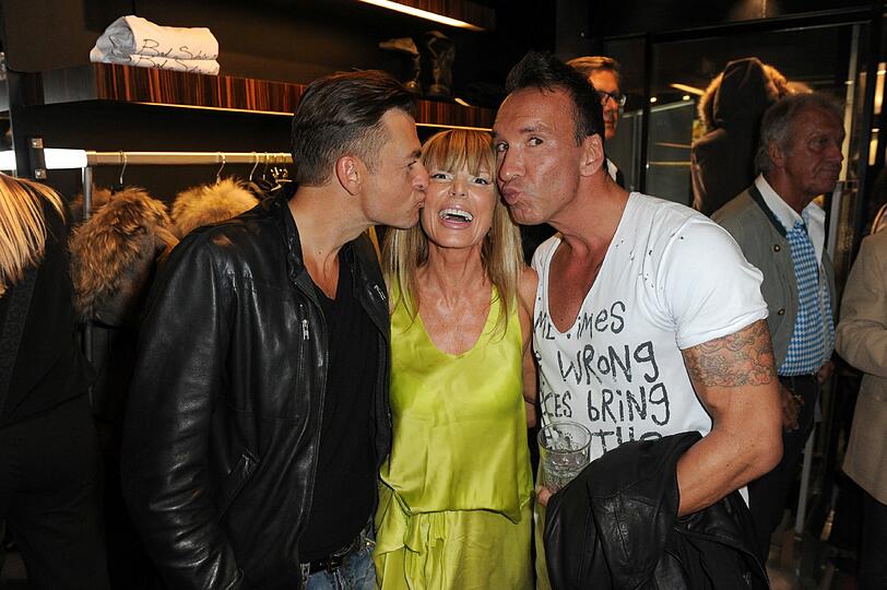 Zum Abschmusen: Guido Kellermann mit Frau Casha und Jochen Bendel.