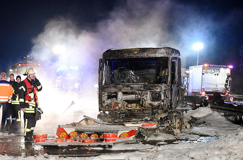 Ein voll beladener Tanklastzug ist auf der Autobahn 67 nahe dem hessischen Pfungstadt in Flammen aufgegangen und ausgebrannt.