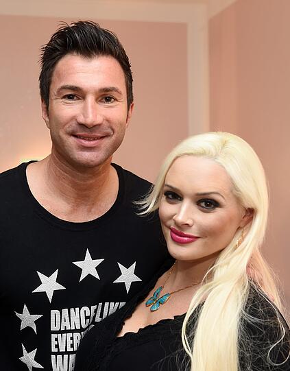 Daniela Katzenberger und Freund Lucas Cordalis zeigen ihr Haus im Schwarzwald