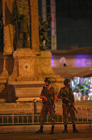 Ausnahmezustand nach Putschversuch in der Türkei am Freitagabend. Die Bilder.